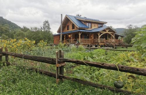 Sainte Rose du Nord Ski Chalet | Gîte de l'herboriste