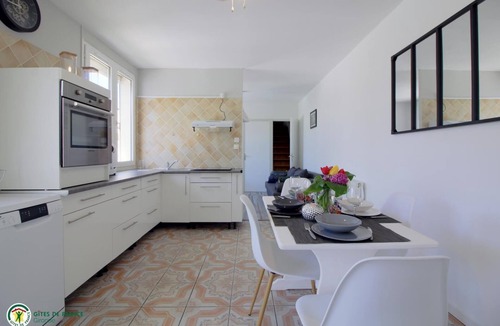 Saint-Denis-de-Pile House | Gîte de L'isle - Saint Denis DE Pile