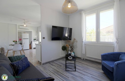 Saint-Denis-de-Pile House | Gîte de L'isle - Saint Denis DE Pile