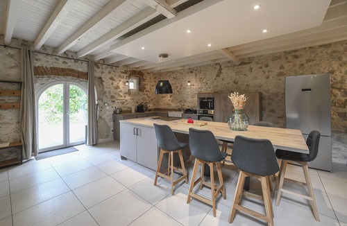 Champagneux House | Gîte de la Cascade, Maison Spacieuse Avec Piscine