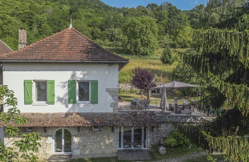 Champagneux House | Gîte de la Cascade, Maison Spacieuse Avec Piscine