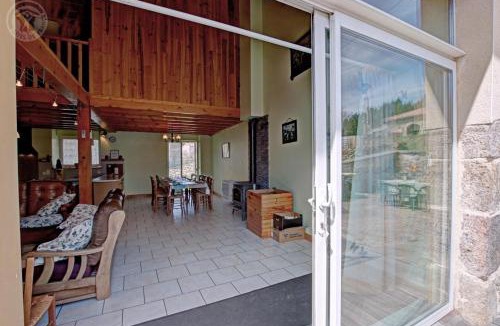 Apinac House | Gîte de la croix