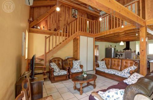 Apinac House | Gîte de la croix