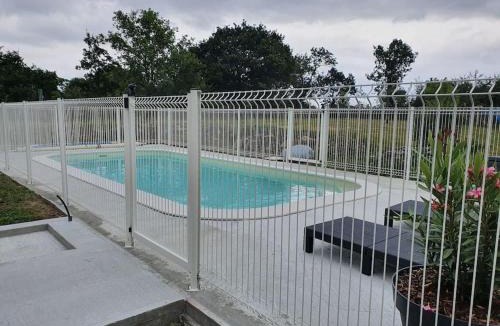 Beaulieu-sous-la-Roche House | Gîte de la BOËRE - piscine
