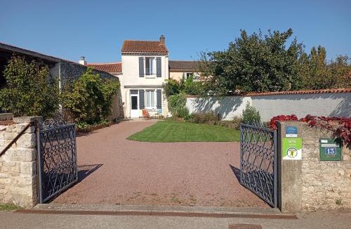 Sainte-Gemme-la-Plaine House | Gîte de la Coussotterie Sud Vendée 4 * 8 pers