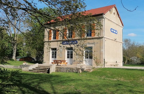 Esclavolles-Lurey House | Gîte de la Gare