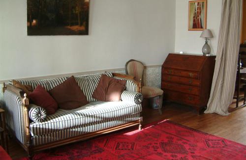 La Charite-sur-Loire Apartment | Gîte de la Galerie du Pont