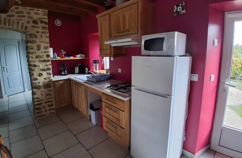 Moulay House | Gîte de la Haie Bourgère: Holiday Home with Private Terrace and Wi-Fi