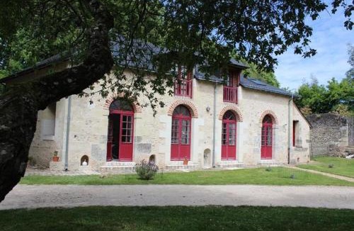 Vernou-sur-Brenne House | Gîte de la Mignonerie du Château de Jallanges pour 19 personnes avec 4 ou 7 chambres