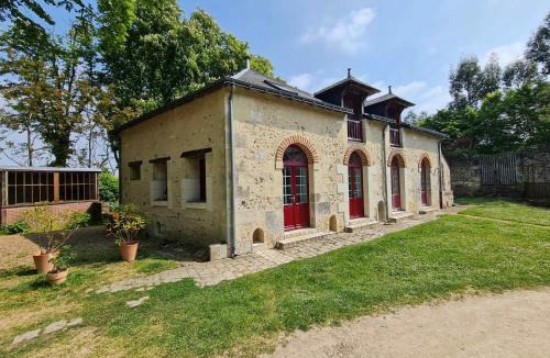 Vernou-sur-Brenne House | Gîte de la Mignonerie du Château de Jallanges pour 19 personnes avec 4 ou 7 chambres