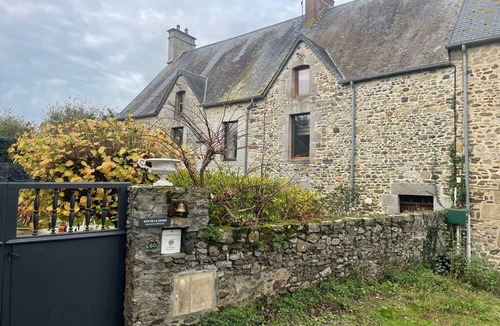 Heugueville-sur-Sienne House | "Gîte de la Sienne" by Interhome
