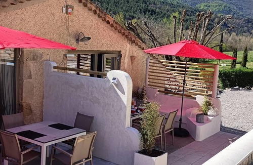 Barret-sur-Meouge Cottage | Gîte DE LA Source