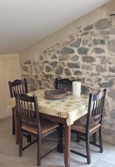 Barret-sur-Meouge Apartment | Gîte de la Source, Domaine de la Méouge, piscine et accès direct rivière