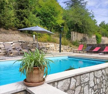 Barret-sur-Meouge Apartment | Gîte de la Source, Domaine de la Méouge, piscine et accès direct rivière
