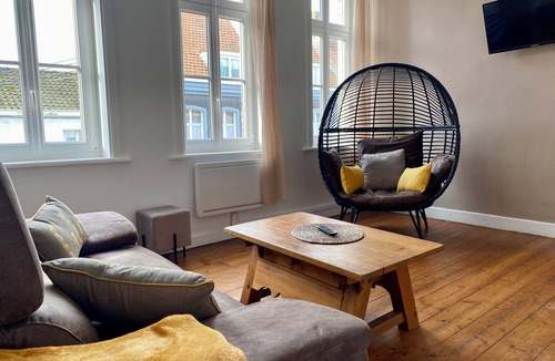 Bergues House | Gîte de la Tour Carré - typical house near town center. Pets welcome.