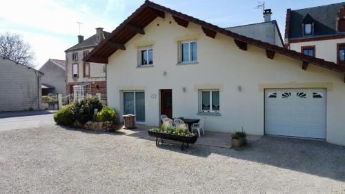 Vadenay House | Gîte de Lamartinerye - Grande maison indépendante de 4 chambres