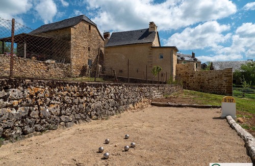 Sainte-Eulalie-d'Olt House | Gîte de Malescombes Privé Avec Piscine à la Campagne Pour 8 Personnes