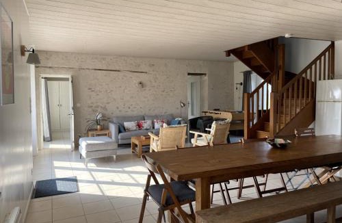 Courbouzon House | Gîte de Masne