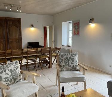 Courbouzon House | Gîte de Masne