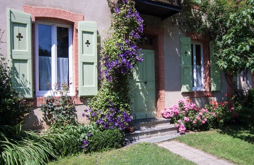 Bonac-Irazein House | Gîte Decauville – "Au jardin fleuri"