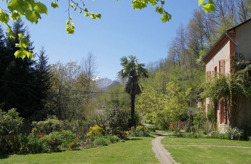 Bonac-Irazein House | Gîte Decauville – "Au jardin fleuri"