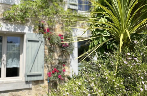 Servies-en-Val Cottage | Gîte-Deluxe-Countryside view-Ensuite