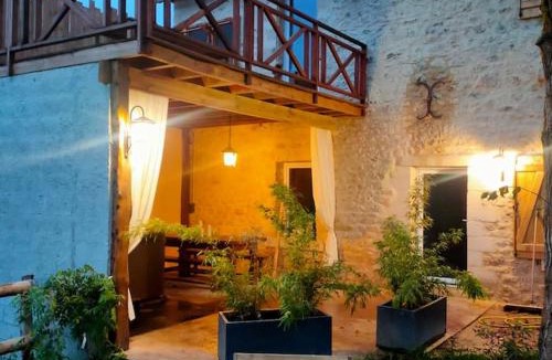 Le Lardin-Saint-Lazare Villa | Gîte des 4 saisons