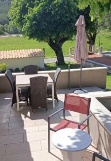 Barret-sur-Meouge Apartment | Gîte des Anges, Domaine de la Méouge, piscine et accès direct rivière