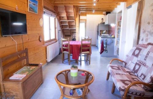 Groslee-Saint-Benoit House | Gîte Des Buis De L'ain