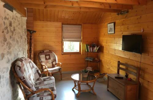 Groslee-Saint-Benoit House | Gîte Des Buis De L'ain