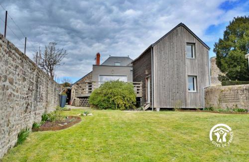 Sainte-Suzanne-and-Chammes House | Gîte des cinq tours