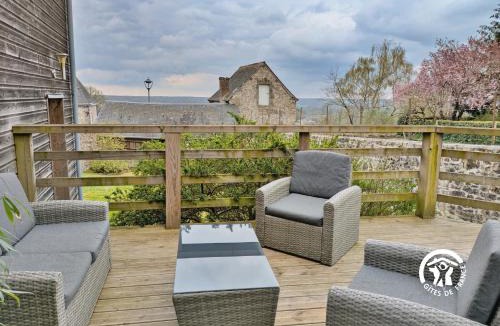 Sainte-Suzanne-and-Chammes House | Gîte des cinq tours