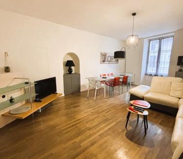 Couhe House | Gîte des Débats