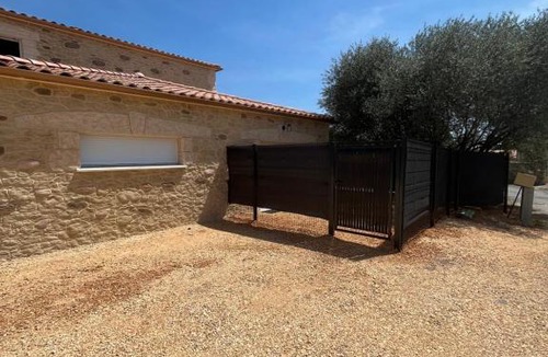 Saint-Bres Apartment | Gîte des diligences