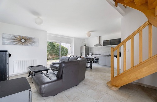 Jugon-les-Lacs-Commune-Nouvelle House | Gîte des Lacs – Le Noisetier: shared pool, sauna & jacuzzi, private terrace, Wi-Fi