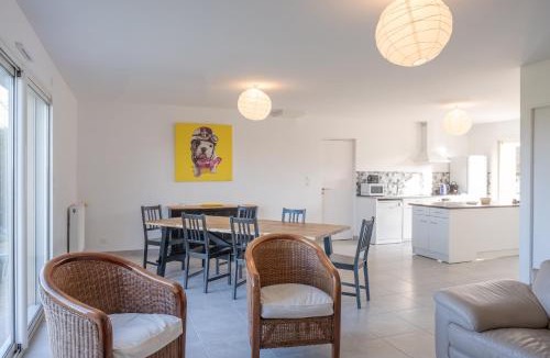 Mesanger House | gîte des Maraires