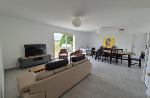 Mesanger House | gîte des Maraires