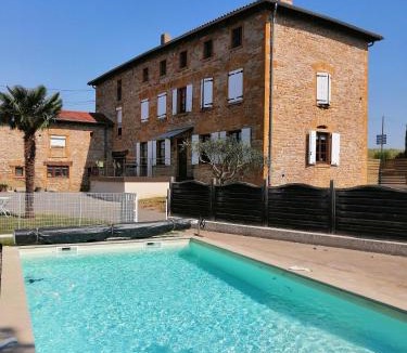 Saint-Germain-Nuelles House | Gîte des Pierres Dorées