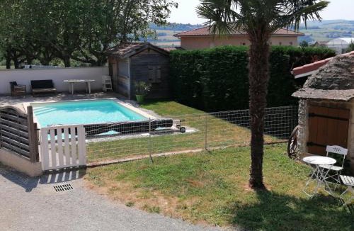 Saint-Germain-Nuelles House | Gîte des Pierres Dorées