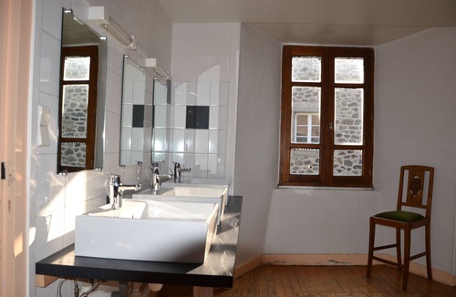 Dienne House | Gîte des Quirous