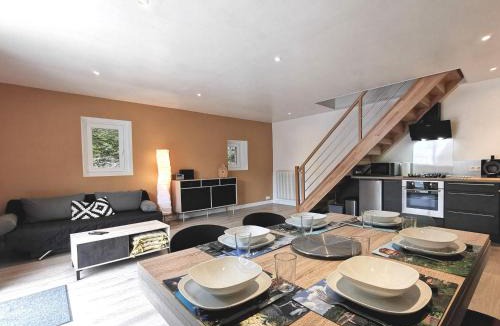 Auzon House | Gîte des Remparts près de Clermont, confort et charme - FR-1-582-541