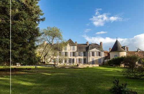Cosne-Cours-sur-Loire House | Gîte du Château Montchevreau