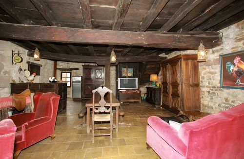 Milhars House | Gîte “Du Château De Vindrac” with Private Pool, Wi-Fi, and Air Conditioning