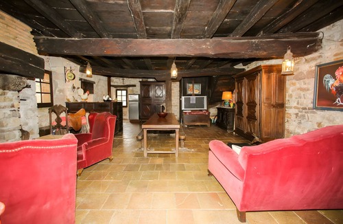 Milhars House | Gîte “Du Château De Vindrac” with Private Pool, Wi-Fi, and Air Conditioning