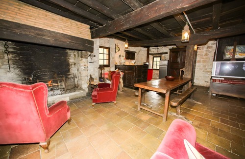 Milhars House | Gîte “Du Château De Vindrac” with Private Pool, Wi-Fi, and Air Conditioning