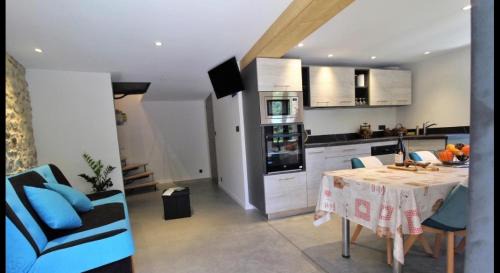 Beaujeu House | Gîte Du Château Saint-jean