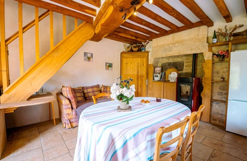 La Hoguette House | Gîte Du Chêne: Private Terrace, Garden, Wi-Fi, 3 Bedrooms, 6 Guests, La Hoguette