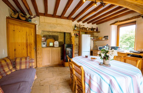 La Hoguette House | Gîte Du Chêne: Private Terrace, Garden, Wi-Fi, 3 Bedrooms, 6 Guests, La Hoguette