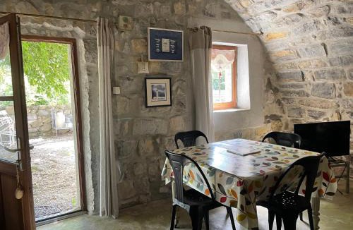 Villeneuve-de-Berg Apartment | Gîte du Domaine de la Manse