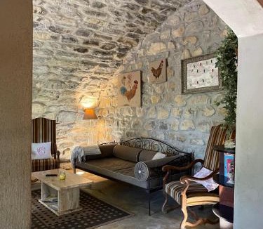 Villeneuve-de-Berg Apartment | Gîte du Domaine de la Manse